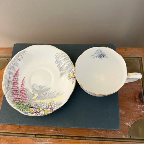 Queen Anne “Lovers Lane” fine bone china made in England - Picture 4 of 8